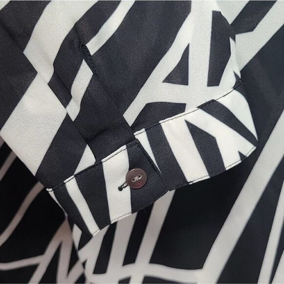 Crosby‎ Geometric Long Sleeve Blouse Size M - Picture 5 of 7